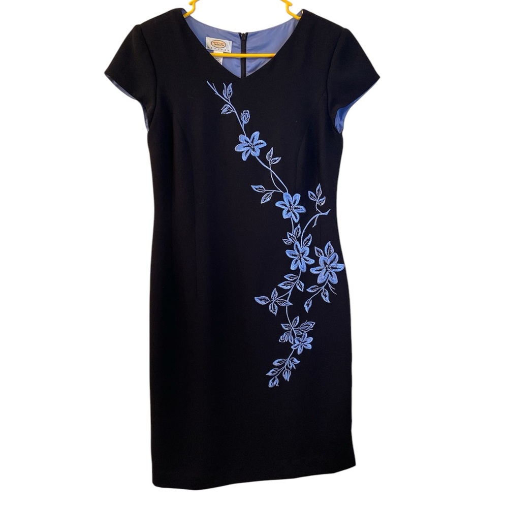 Talbots Petites Dress Black Embroidered Flowers in Blue Back Zip Side Slit SZ 6P